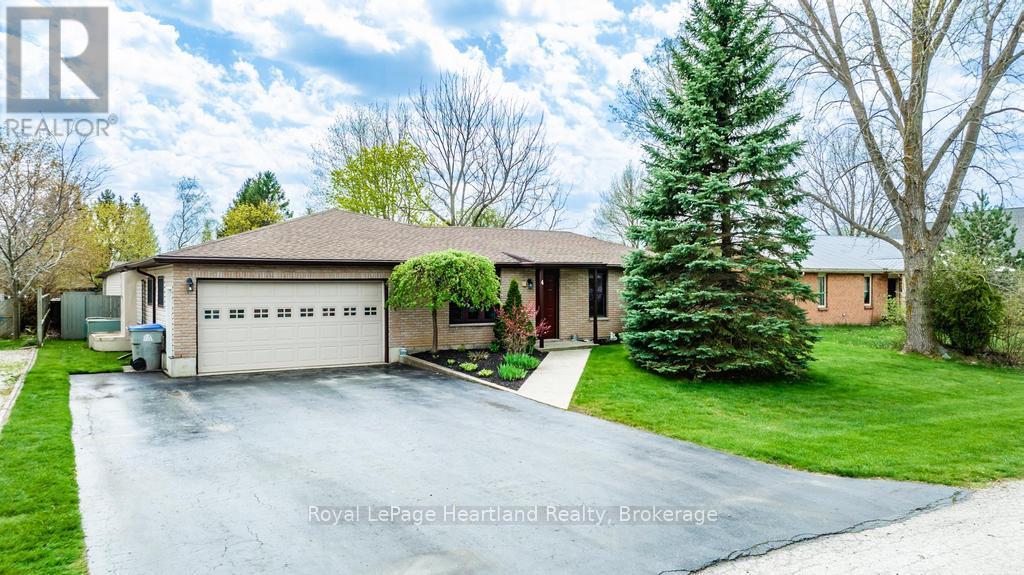 4 Ducharme Crescent, Bluewater, Ontario  N0M 1G0 - Photo 2 - X12991168