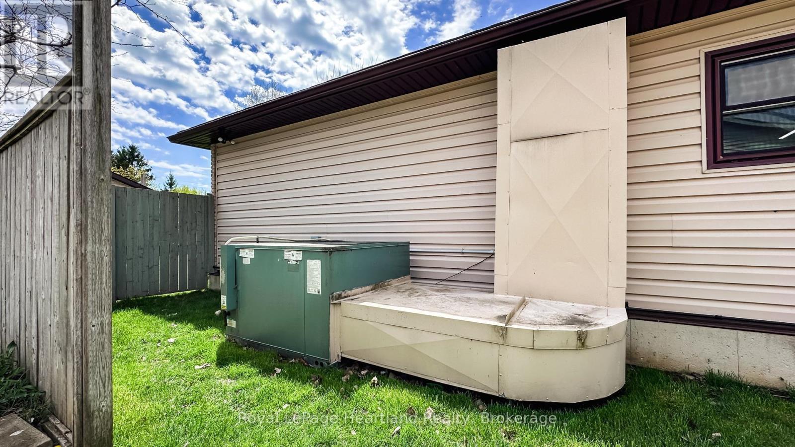 4 Ducharme Crescent, Bluewater, Ontario  N0M 1G0 - Photo 42 - X12991168