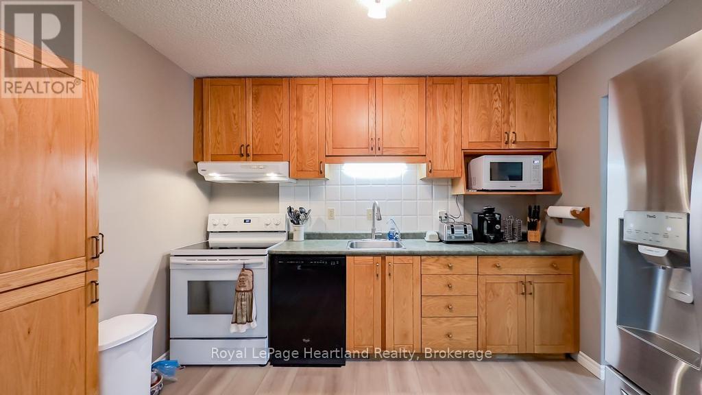 4 Ducharme Crescent, Bluewater, Ontario  N0M 1G0 - Photo 9 - X12991168