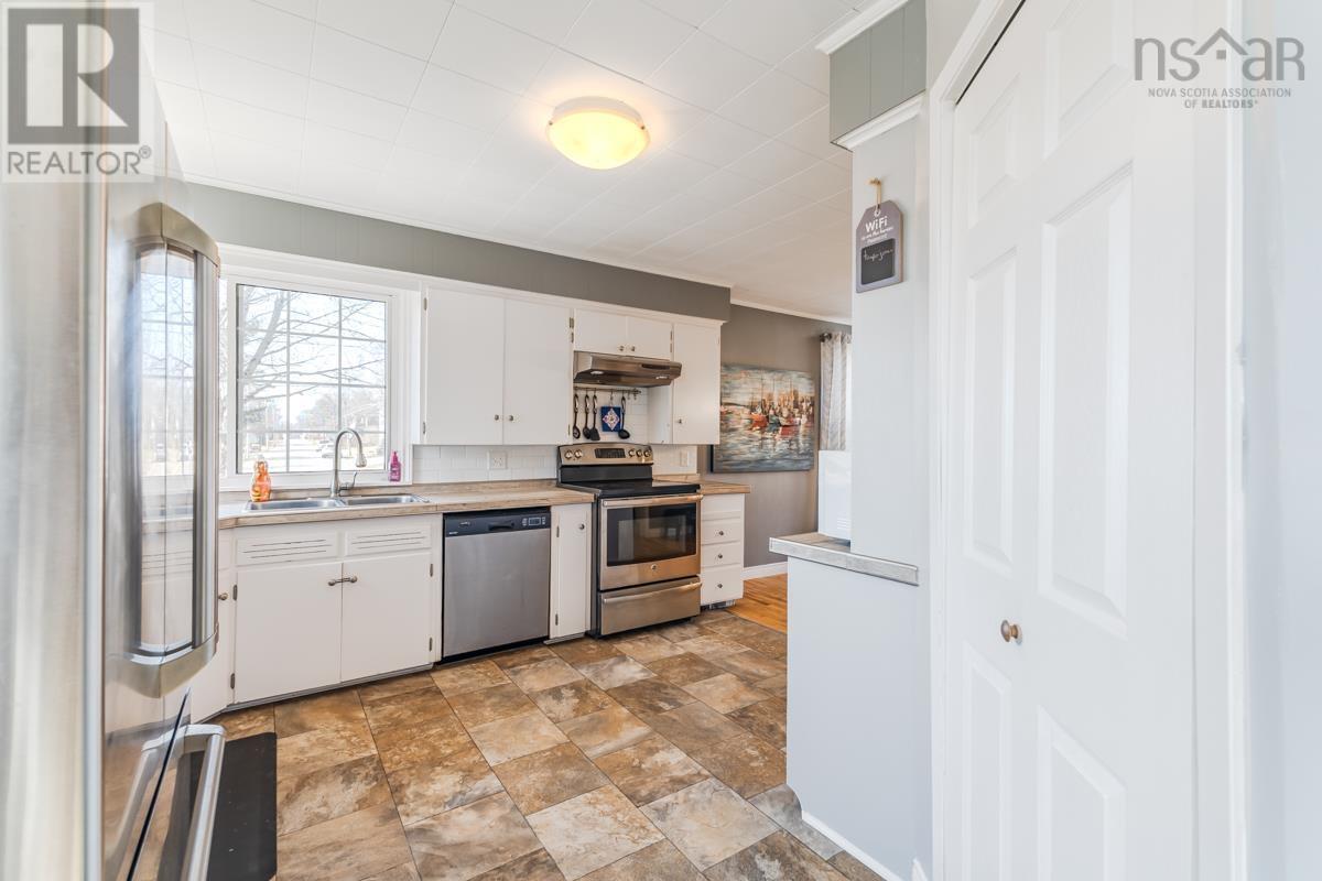 56 Regent Street, Amherst, Nova Scotia  B4H 3T1 - Photo 4 - 202607203