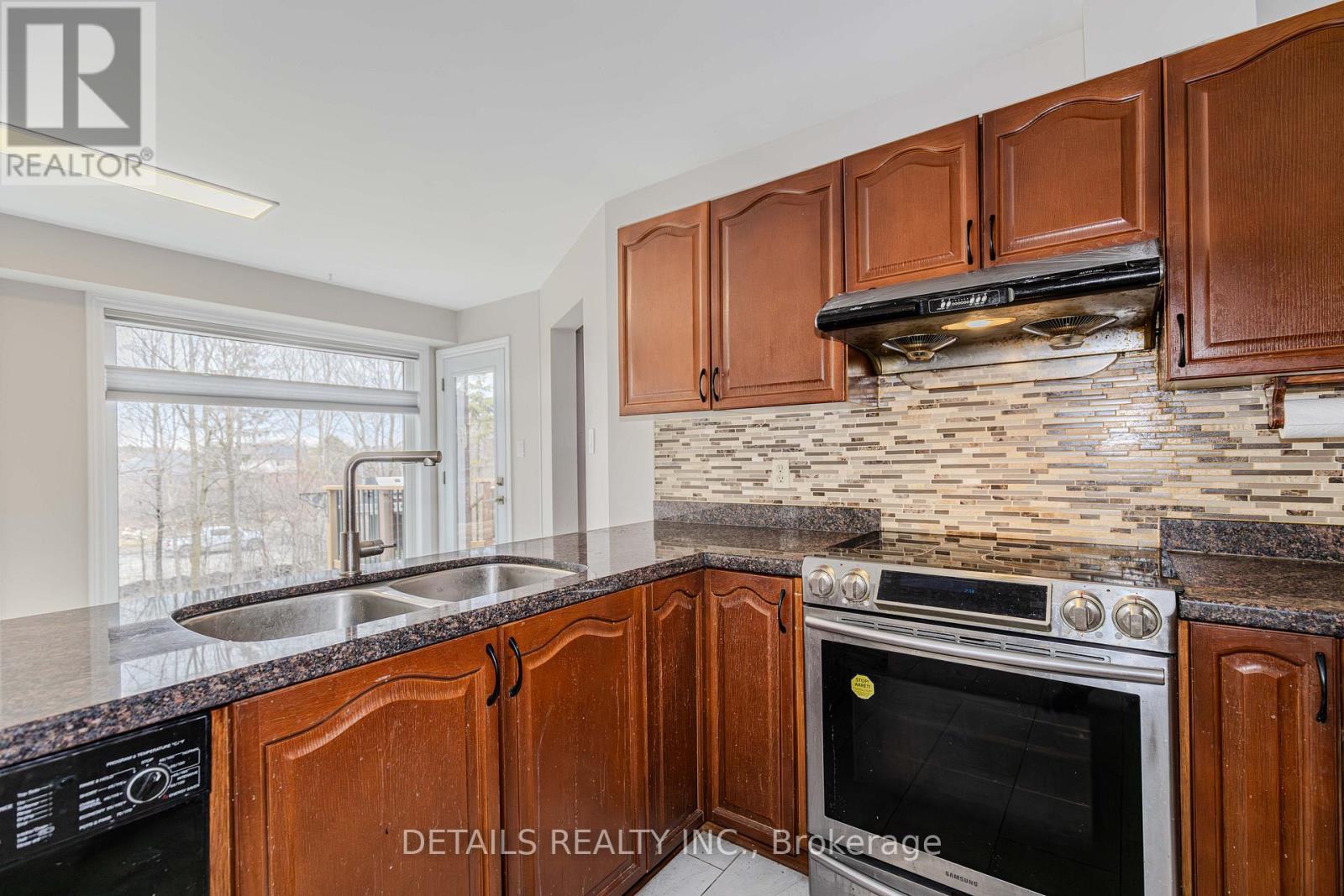 42 Rosenfeld Crescent, Ottawa, Ontario  K2K 2L2 - Photo 10 - X12991188