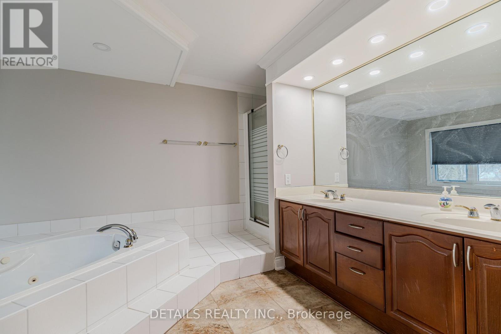 42 Rosenfeld Crescent, Ottawa, Ontario  K2K 2L2 - Photo 19 - X12991188