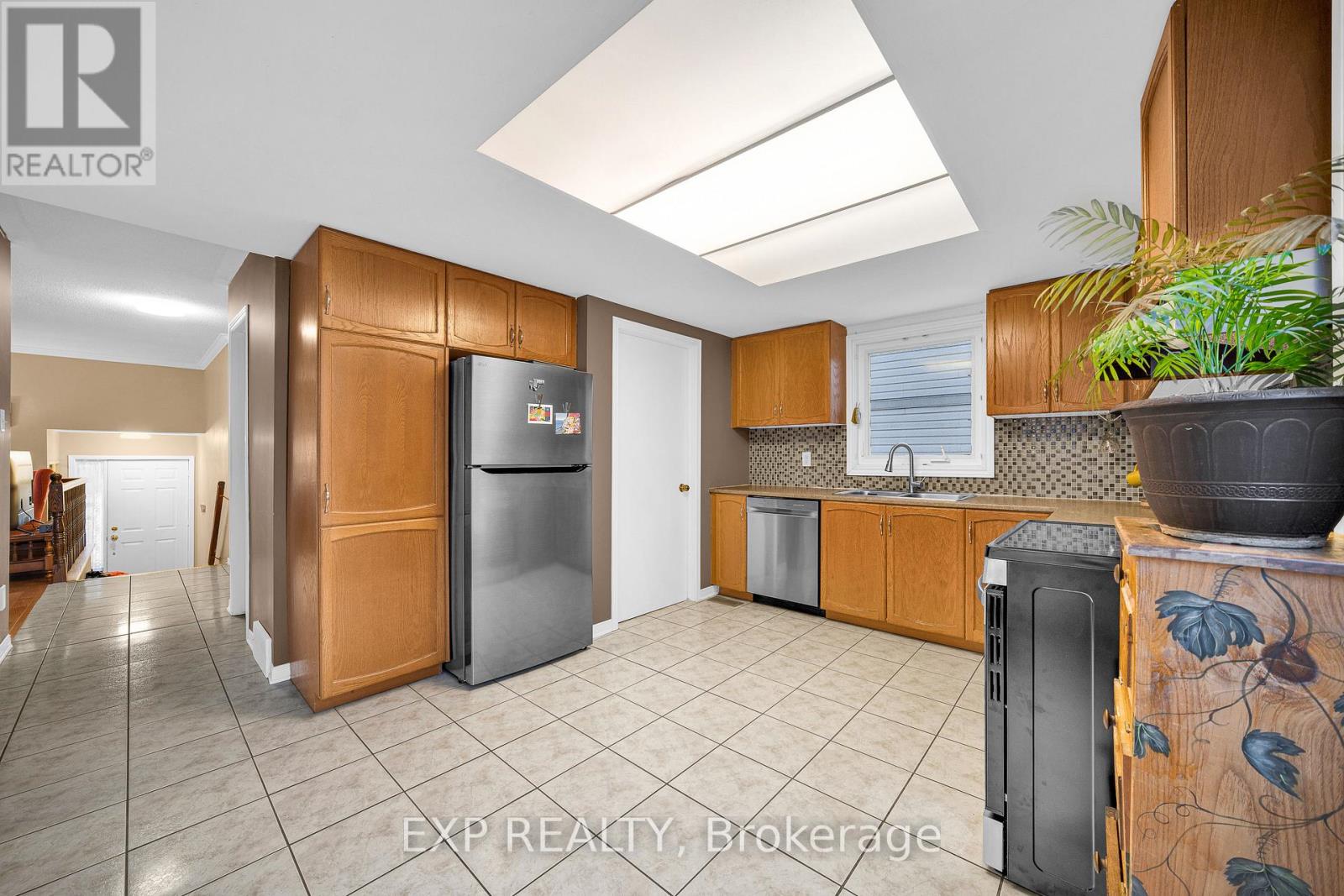 4 Huntersfield Drive, Ottawa, Ontario  K1T 3E4 - Photo 10 - X12991214