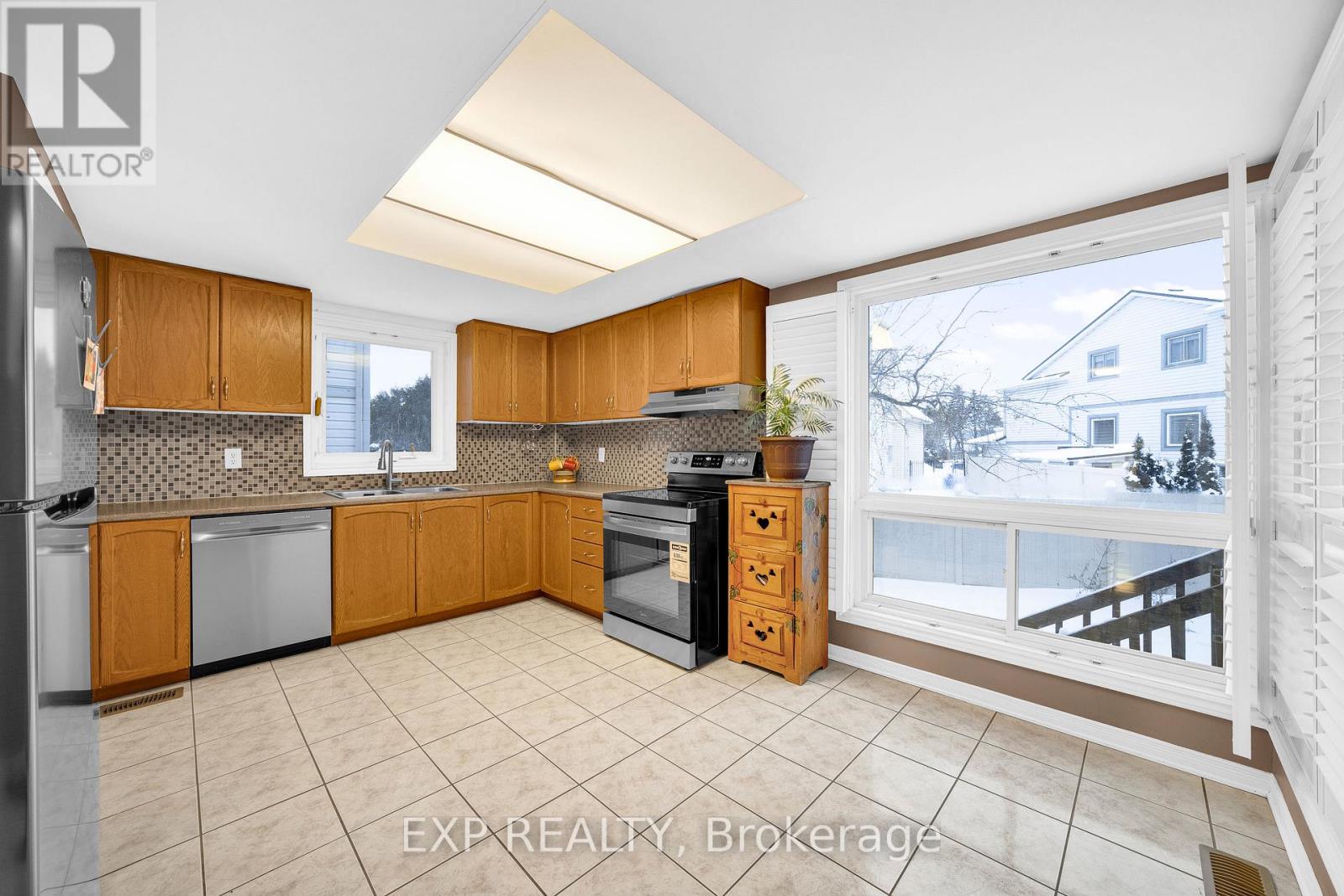 4 Huntersfield Drive, Ottawa, Ontario  K1T 3E4 - Photo 12 - X12991214