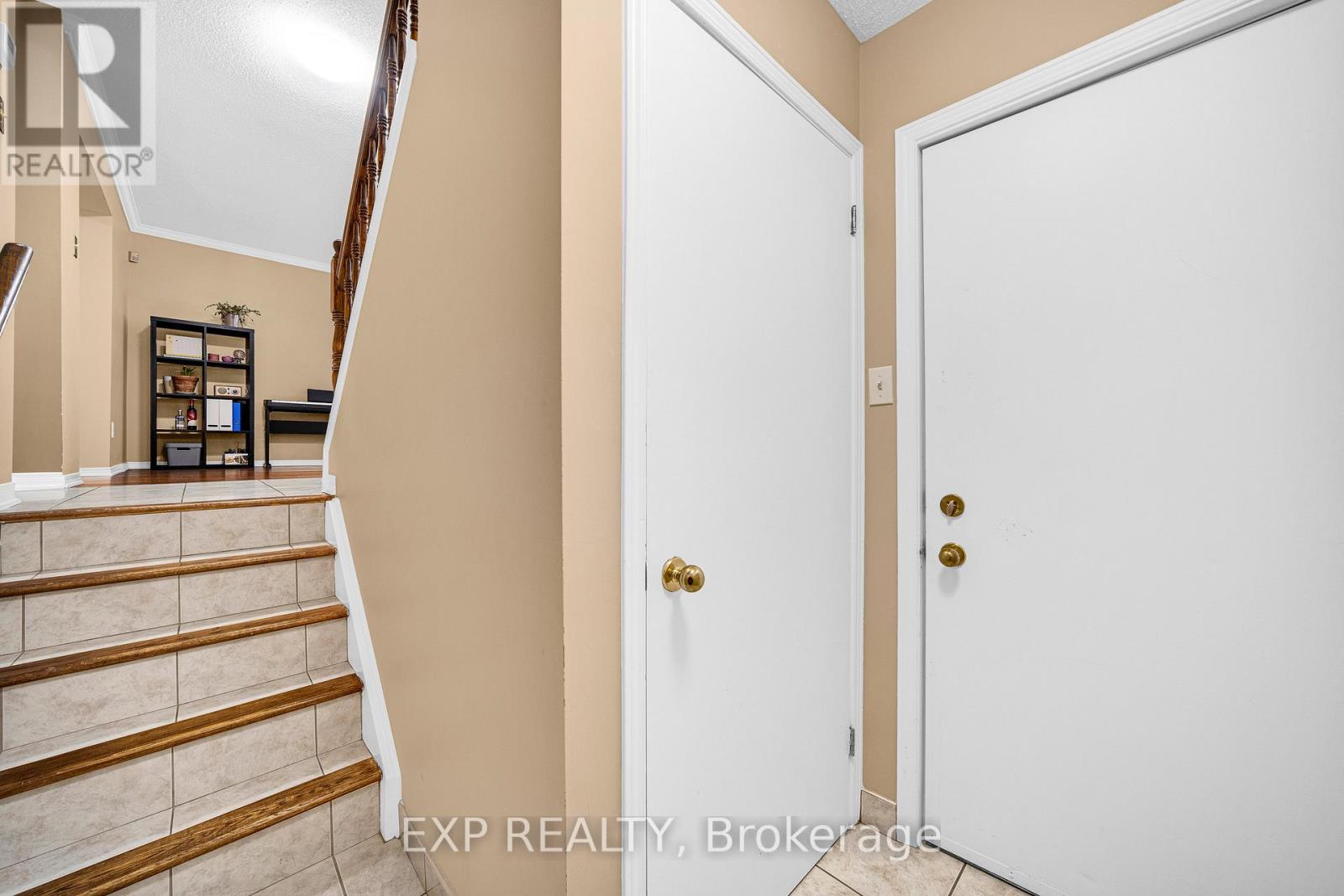4 Huntersfield Drive, Ottawa, Ontario  K1T 3E4 - Photo 36 - X12991214