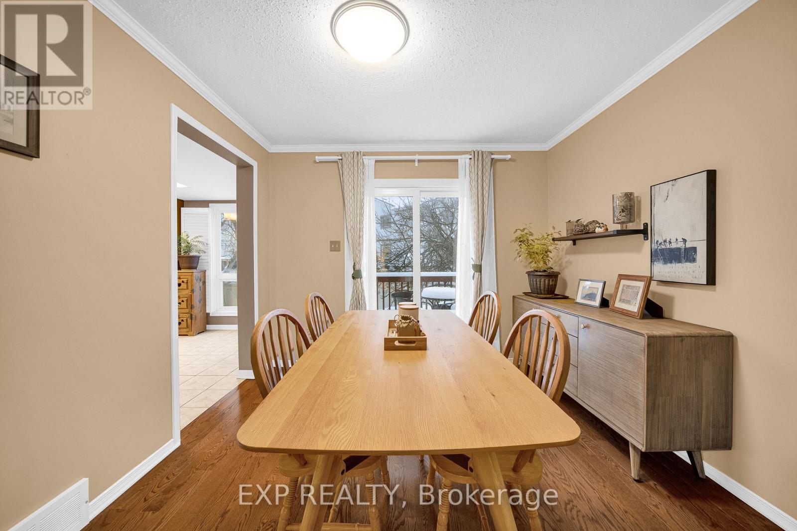 4 Huntersfield Drive, Ottawa, Ontario  K1T 3E4 - Photo 6 - X12991214