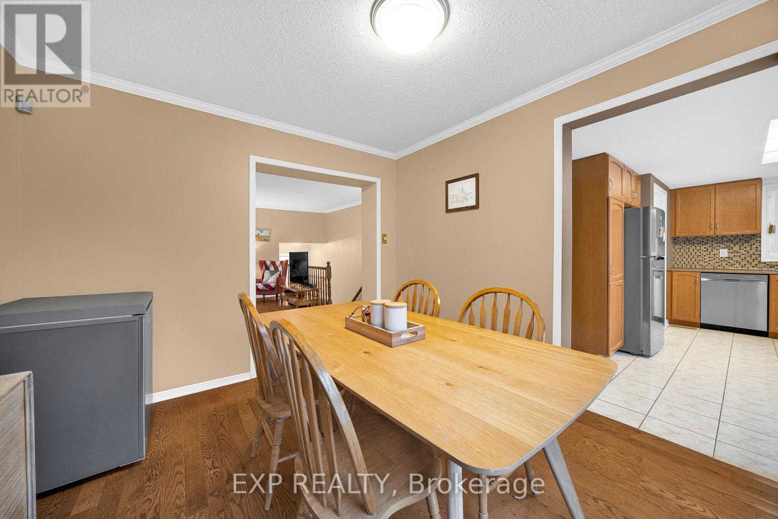 4 Huntersfield Drive, Ottawa, Ontario  K1T 3E4 - Photo 7 - X12991214