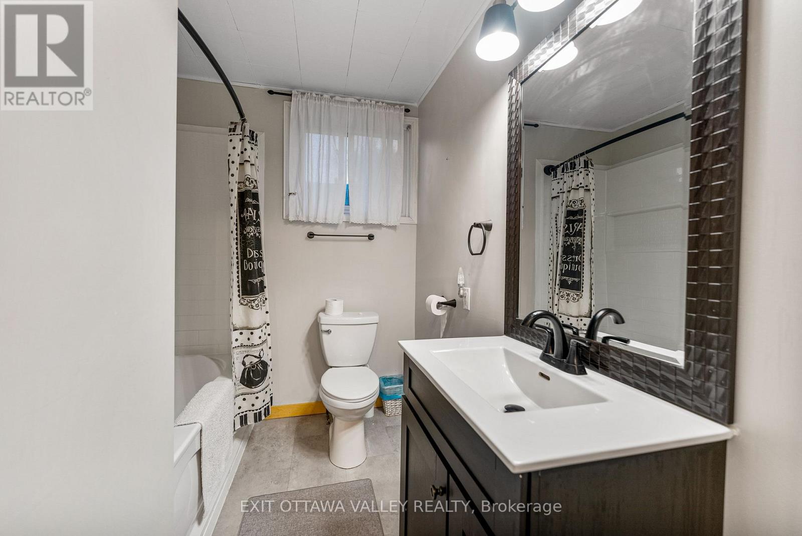 329 Third Avenue, Pembroke, Ontario  K8A 5G5 - Photo 24 - X12991120