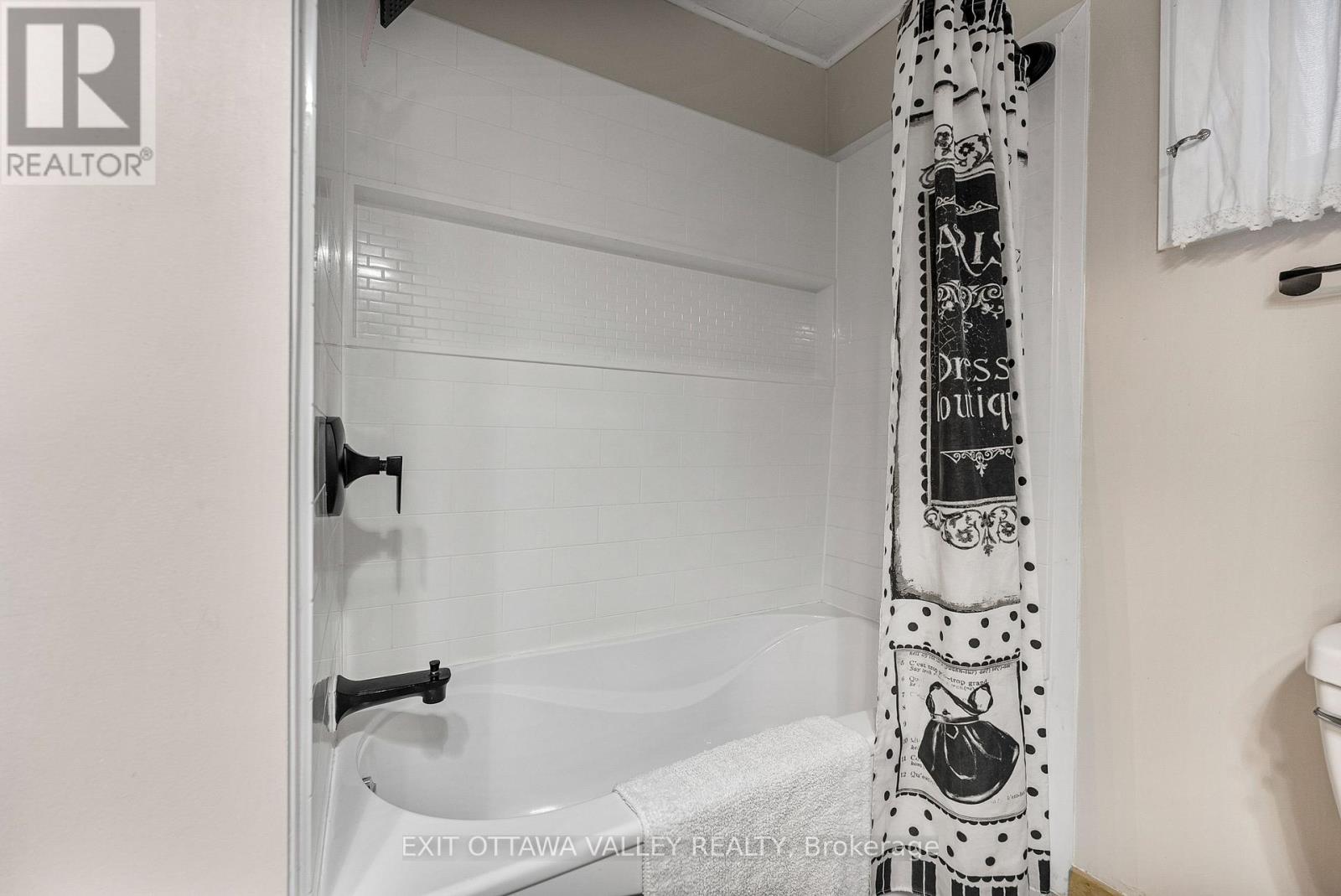 329 Third Avenue, Pembroke, Ontario  K8A 5G5 - Photo 25 - X12991120