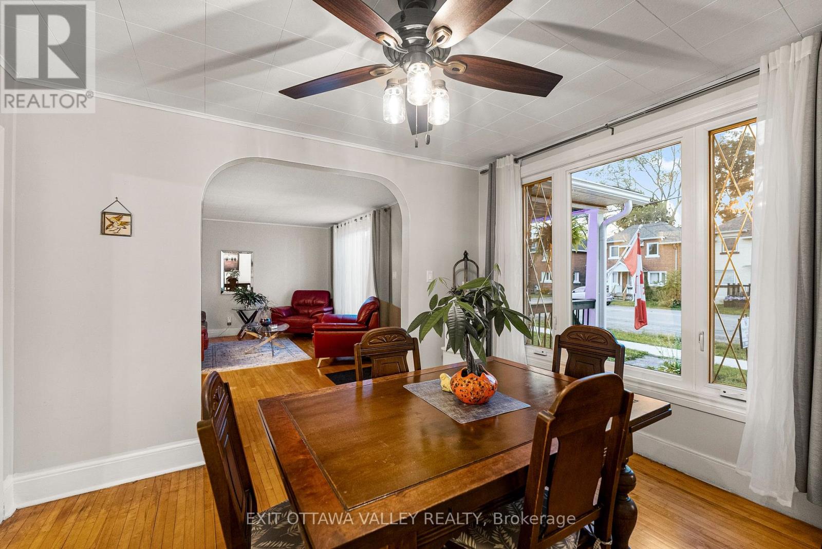 329 Third Avenue, Pembroke, Ontario  K8A 5G5 - Photo 30 - X12991120