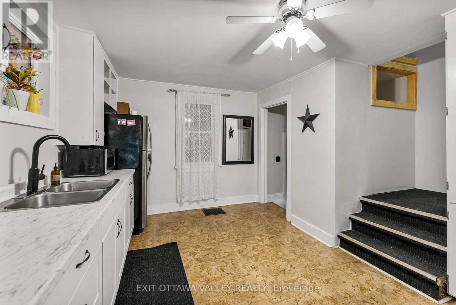 329 Third Avenue, Pembroke, Ontario  K8A 5G5 - Photo 34 - X12991120