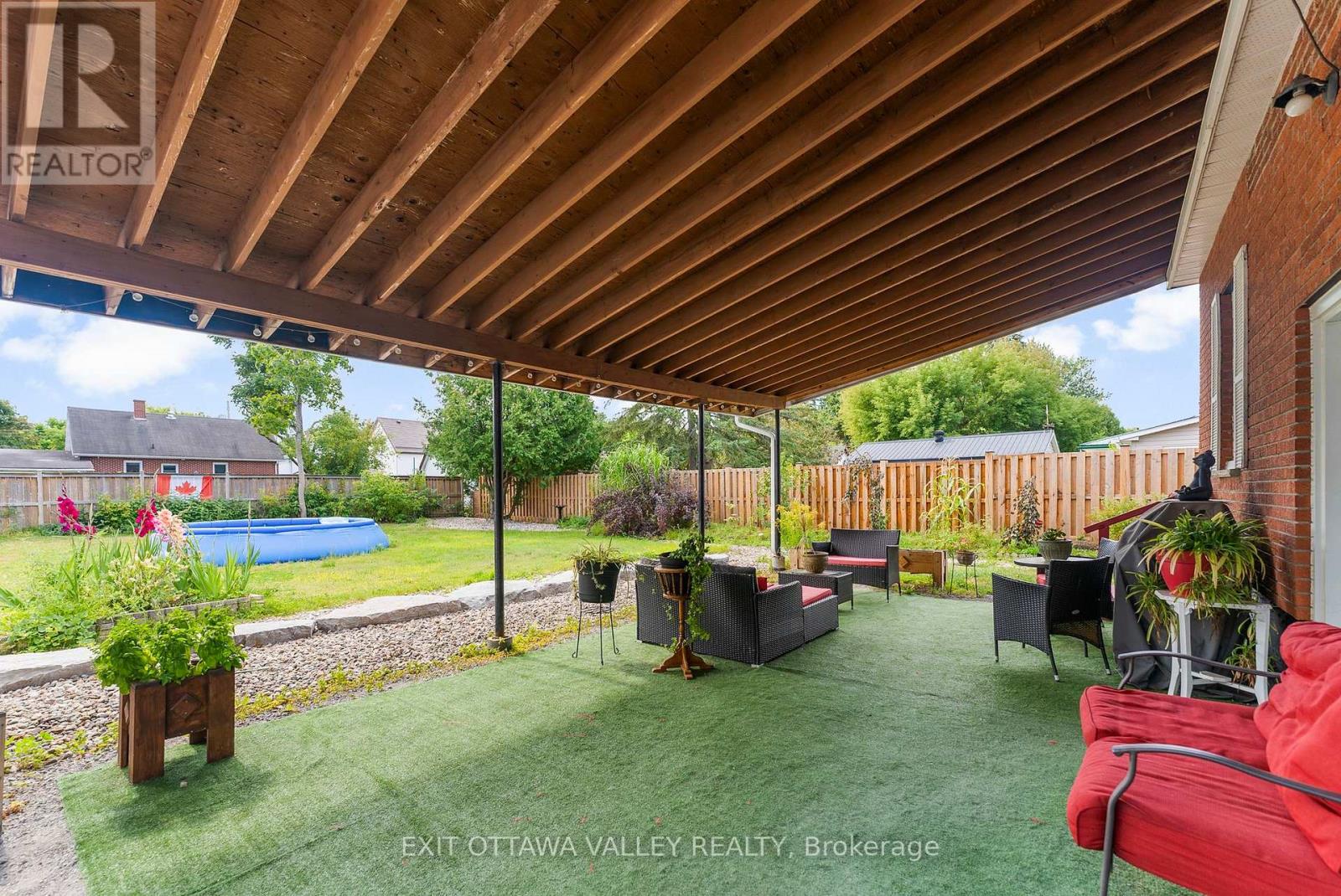 329 Third Avenue, Pembroke, Ontario  K8A 5G5 - Photo 4 - X12991120