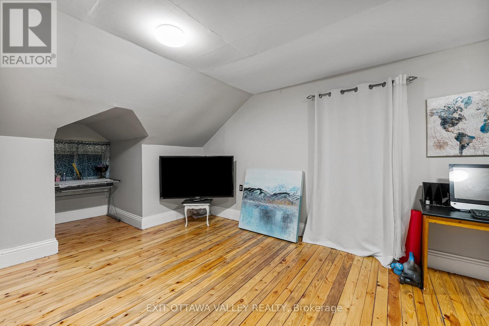 329 Third Avenue, Pembroke, Ontario  K8A 5G5 - Photo 45 - X12991120