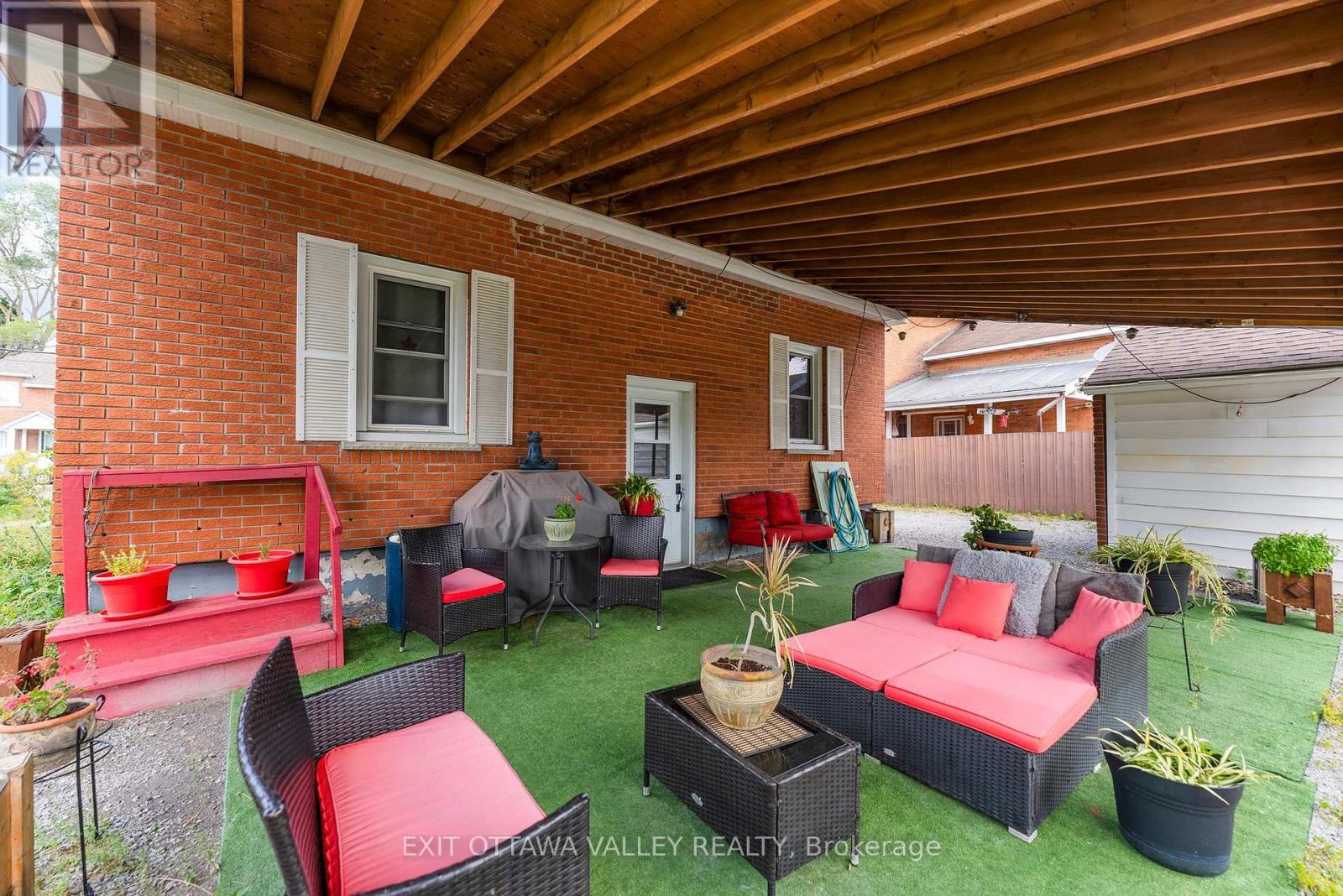 329 Third Avenue, Pembroke, Ontario  K8A 5G5 - Photo 5 - X12991120