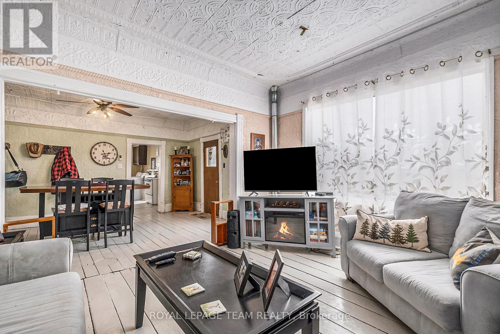 10296 Marionville Road, North Dundas, Ontario K4R 1E5 - Photo 9 - X12983772