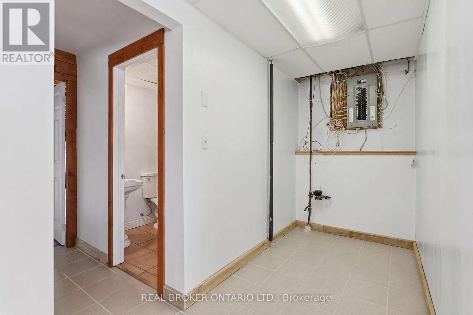 379 Southworth Street S, Welland, Ontario  L3B 2A1 - Photo 17 - X12798254