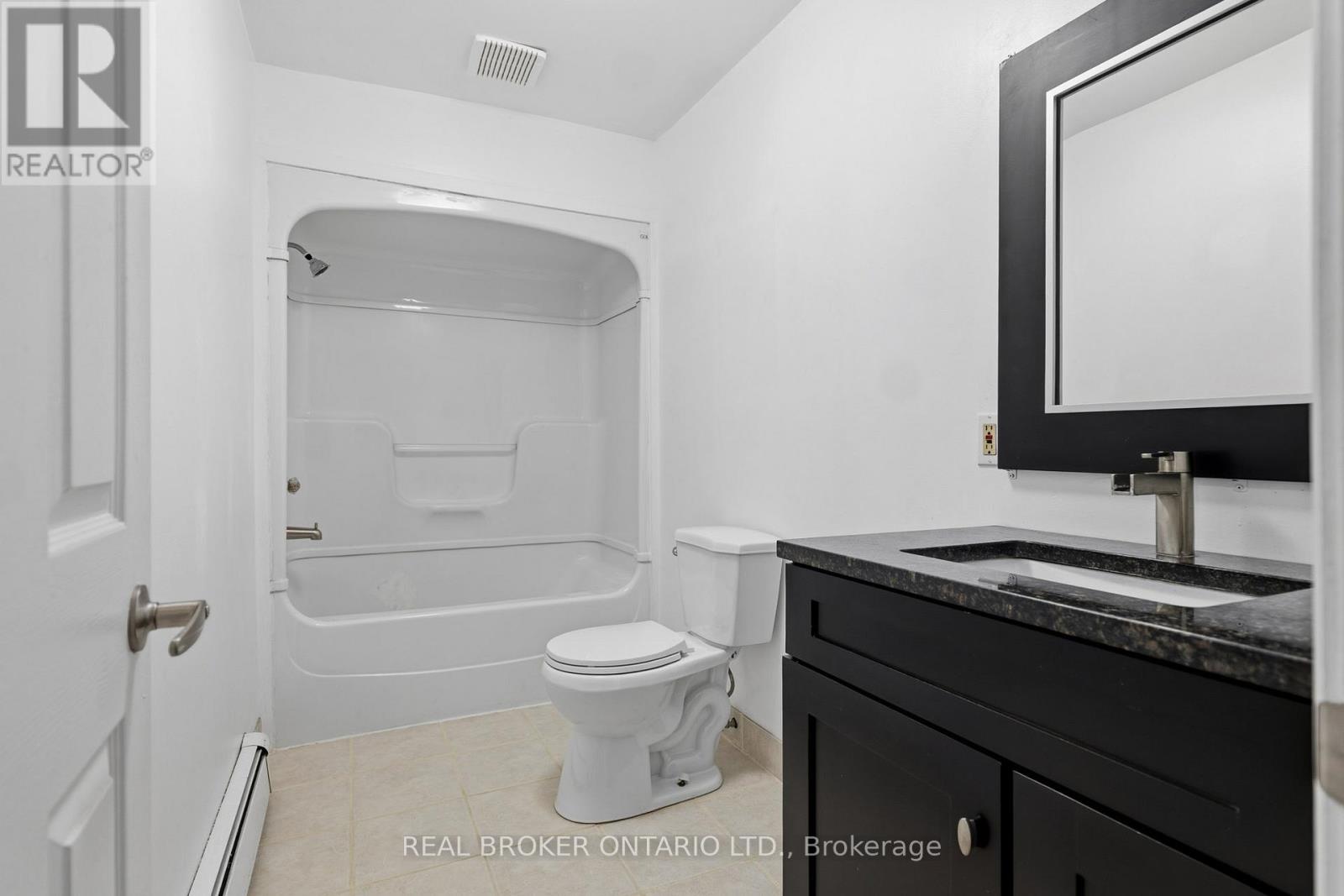 379 Southworth Street S, Welland, Ontario  L3B 2A1 - Photo 14 - X12798254