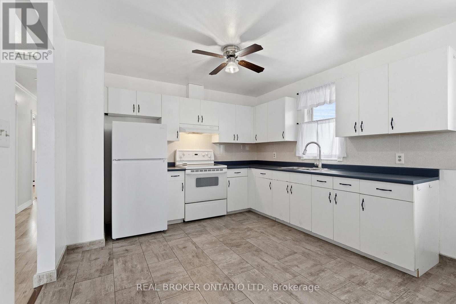 379 Southworth Street S, Welland, Ontario  L3B 2A1 - Photo 12 - X12798254