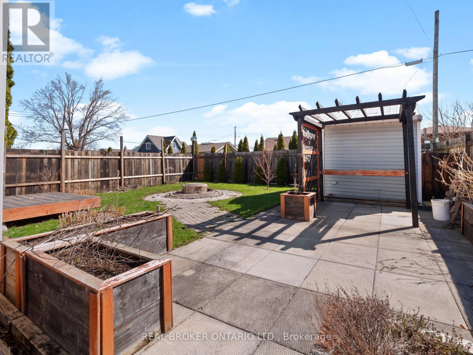 379 Southworth Street S, Welland, Ontario  L3B 2A1 - Photo 4 - X12798254