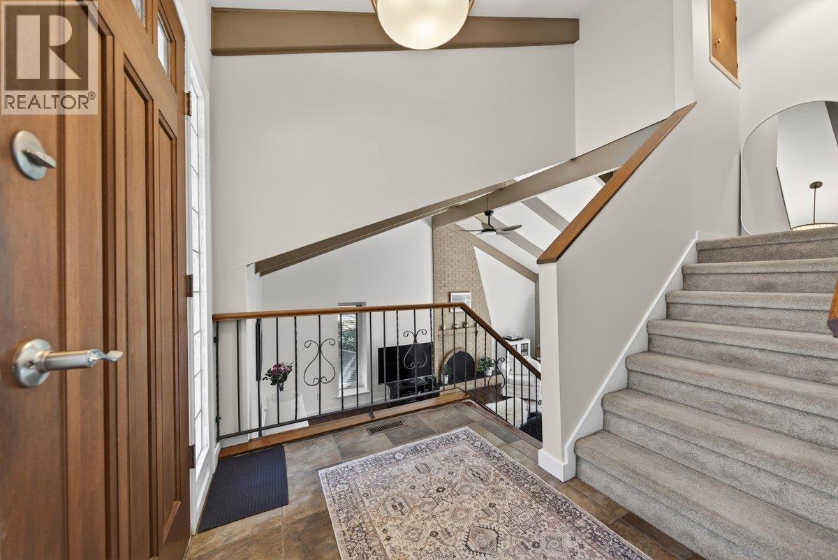 23419 Tamarack Lane, Maple Ridge, British Columbia  V2W 1A8 - Photo 4 - R3110272