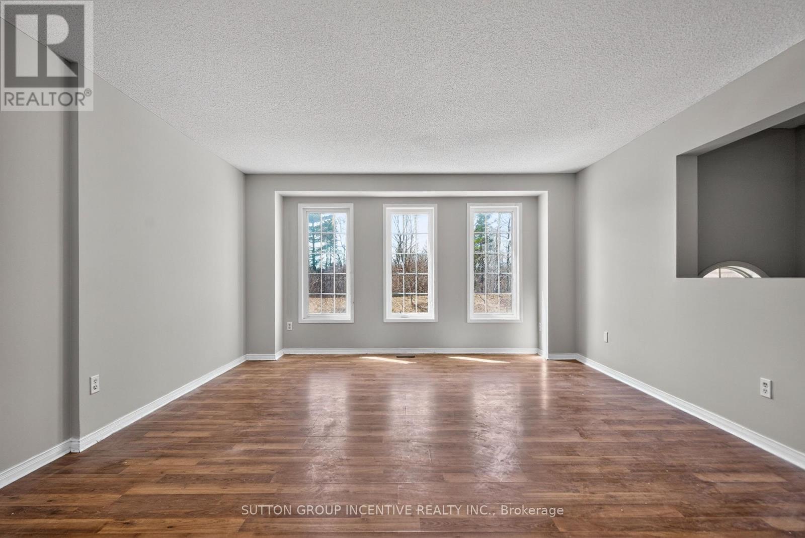 1410 Forest Street, Innisfil, Ontario  L9S 4Y4 - Photo 3 - N12984218