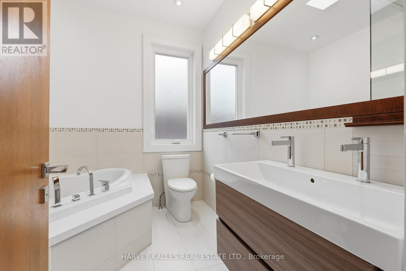 46 Ravenscrest Drive, Toronto, Ontario  M9B 5M7 - Photo 15 - W12989518