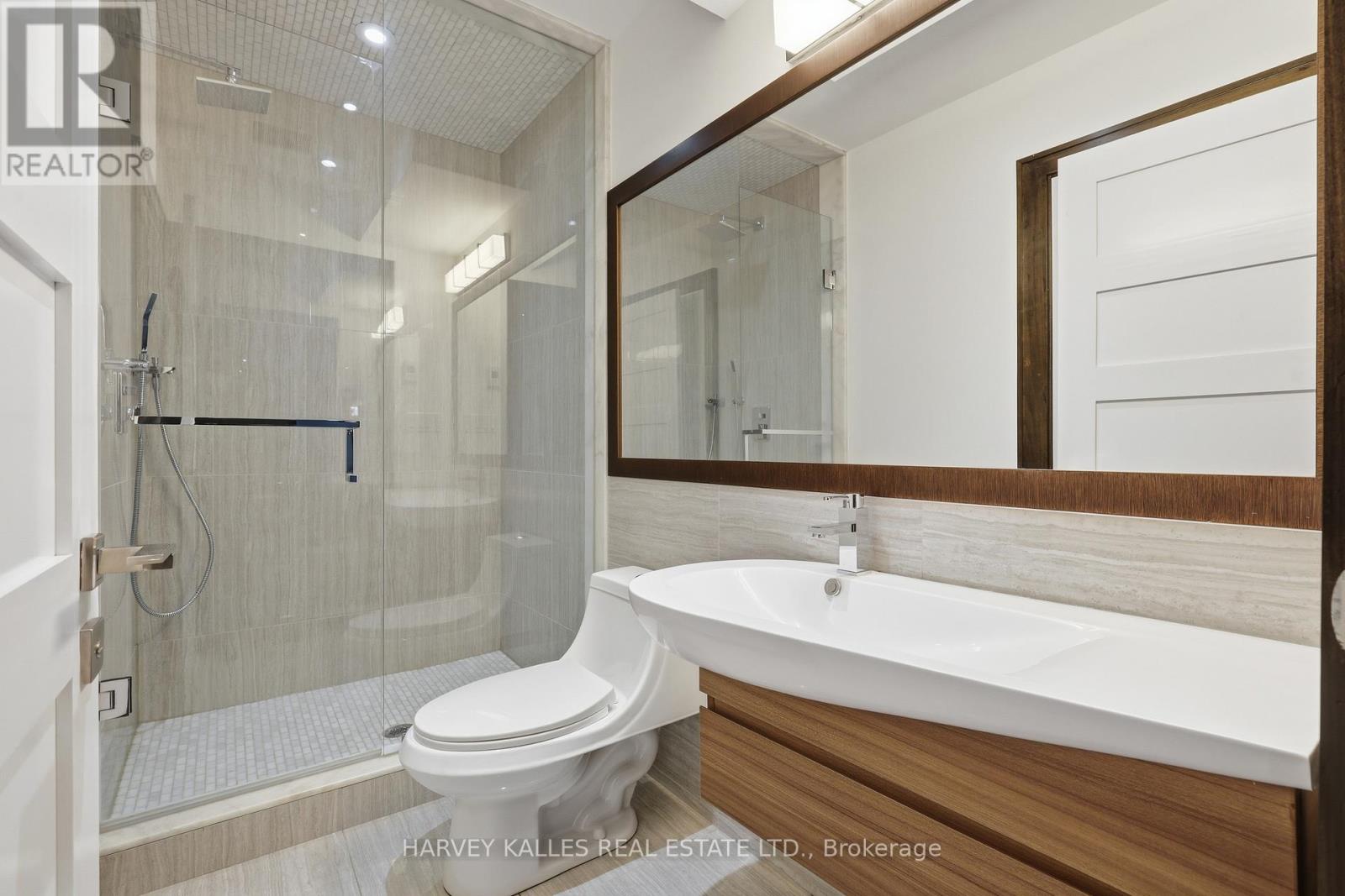 46 Ravenscrest Drive, Toronto, Ontario  M9B 5M7 - Photo 21 - W12989518