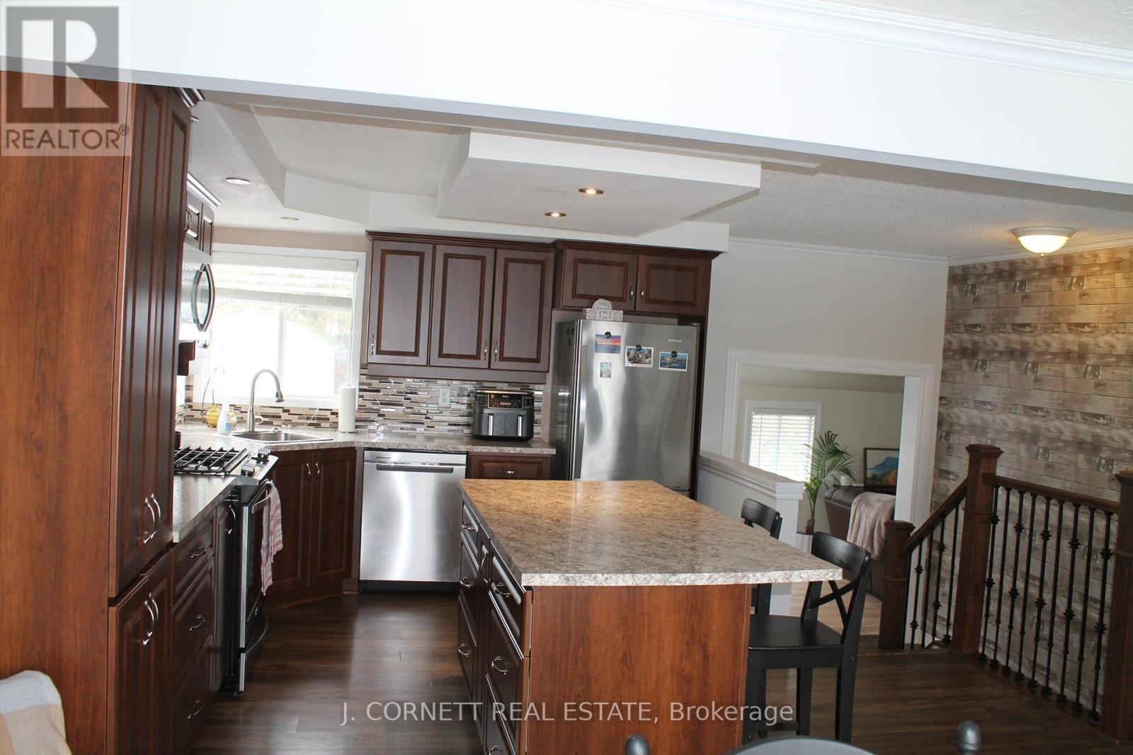 1120 Larin Avenue, Cornwall, Ontario K6H 4C6 - Photo 3 - X12908090