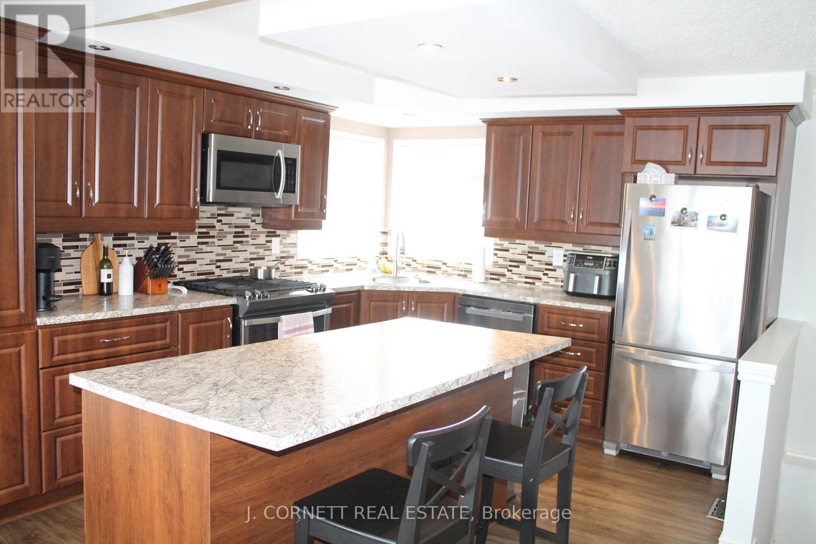 1120 Larin Avenue, Cornwall, Ontario K6H 4C6 - Photo 5 - X12908090