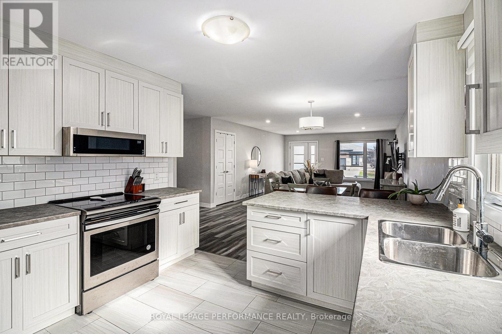 8 Brittany Street, North Stormont, Ontario K0A 1R0 - Photo 10 - X12991184