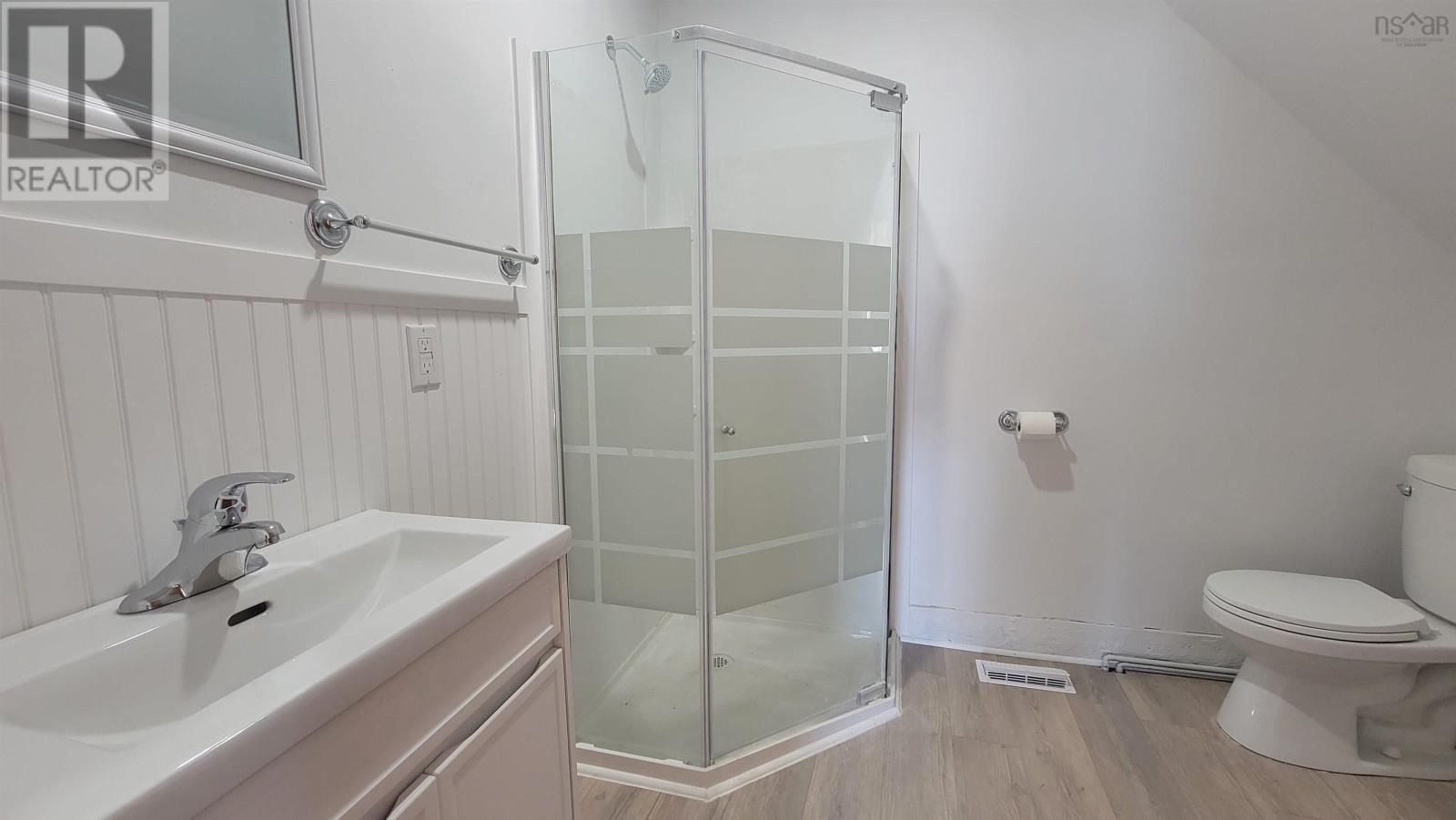 2-4 Baker Street, Yarmouth, Nova Scotia  B5A 2W7 - Photo 27 - 202607205