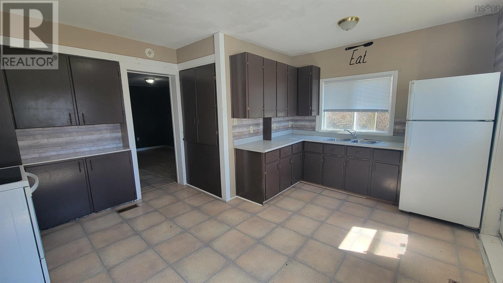 2-4 Baker Street, Yarmouth, Nova Scotia  B5A 2W7 - Photo 10 - 202607205