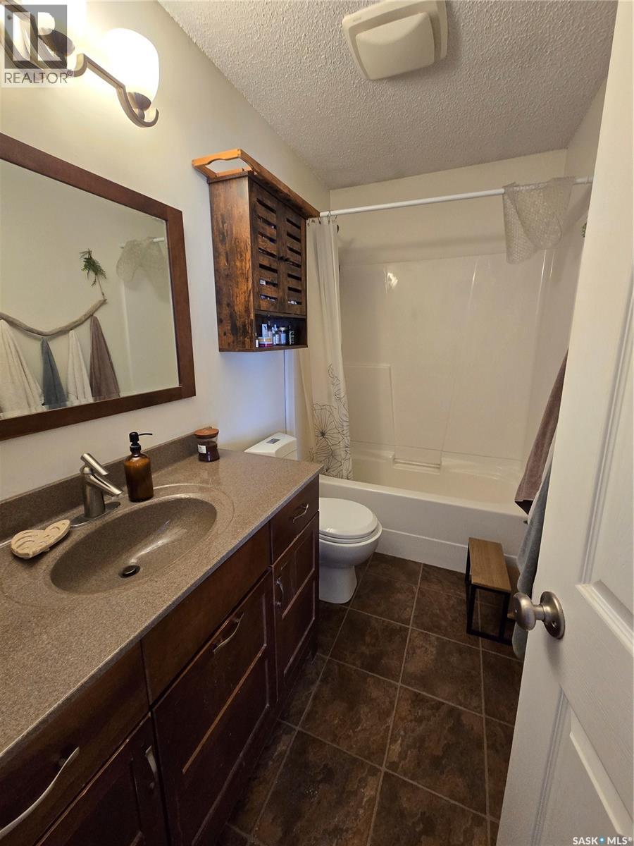 208 Clinton Place, Swift Current, Saskatchewan  S9H 4K2 - Photo 12 - SK032765