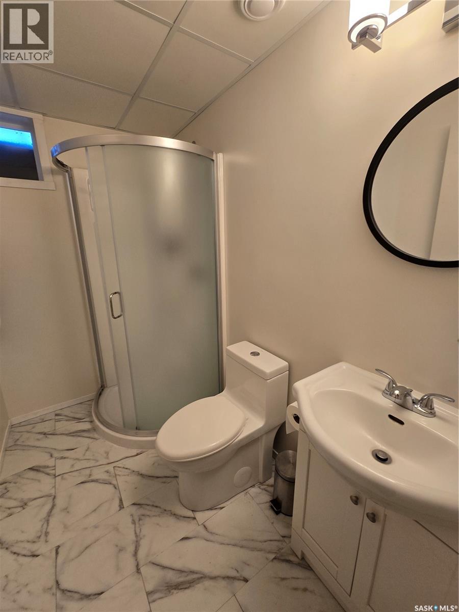208 Clinton Place, Swift Current, Saskatchewan  S9H 4K2 - Photo 13 - SK032765
