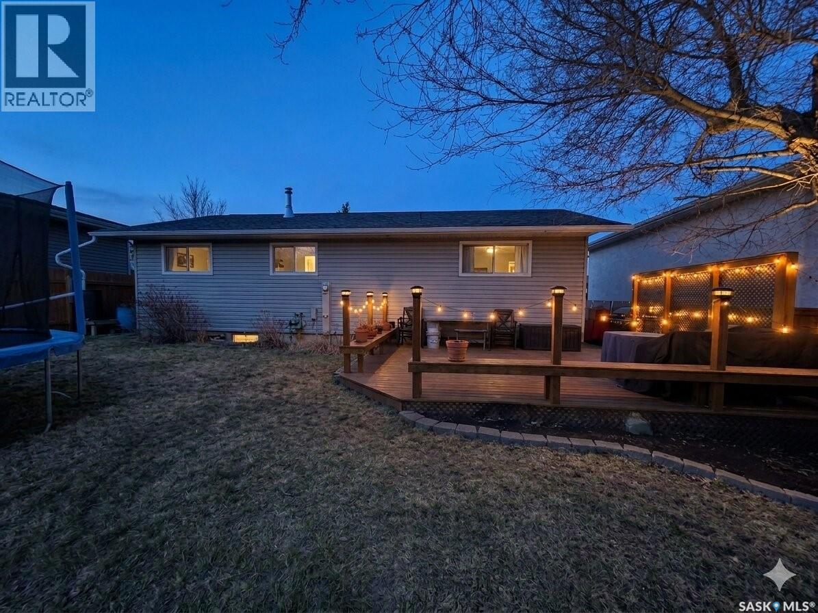 208 Clinton Place, Swift Current, Saskatchewan  S9H 4K2 - Photo 2 - SK032765