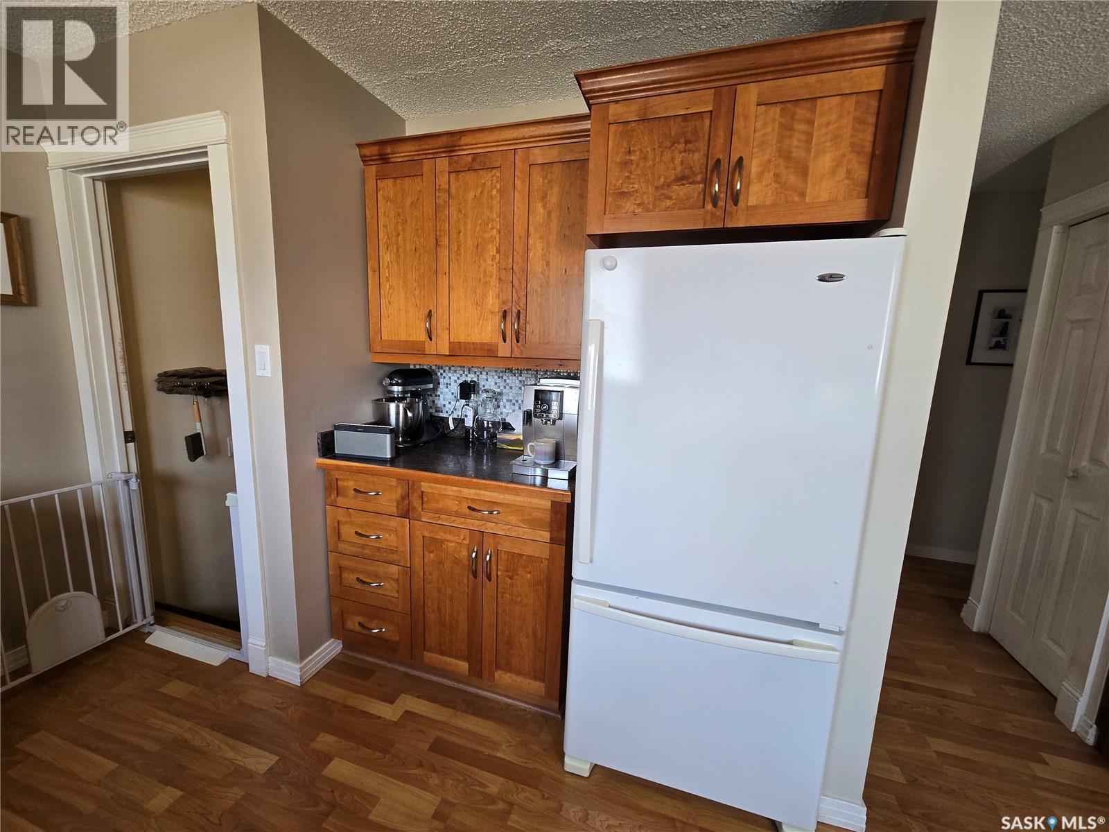 208 Clinton Place, Swift Current, Saskatchewan  S9H 4K2 - Photo 6 - SK032765