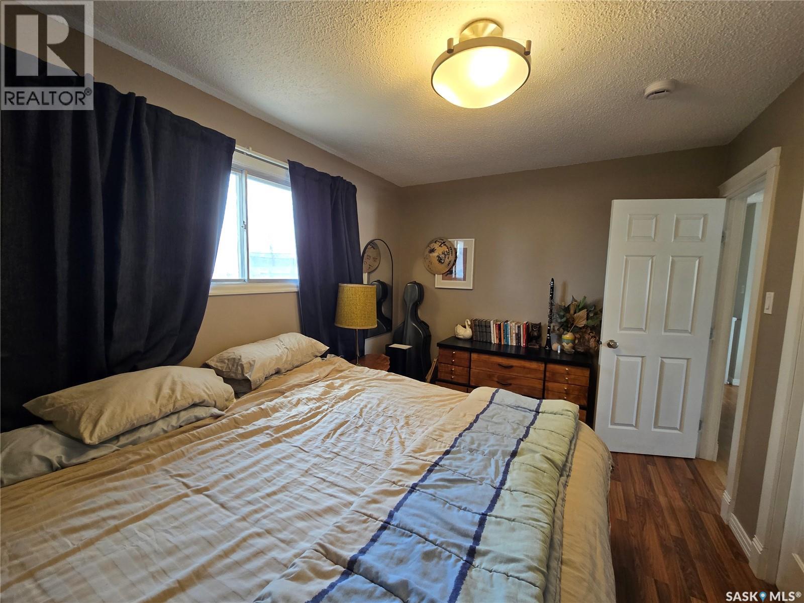 208 Clinton Place, Swift Current, Saskatchewan  S9H 4K2 - Photo 7 - SK032765