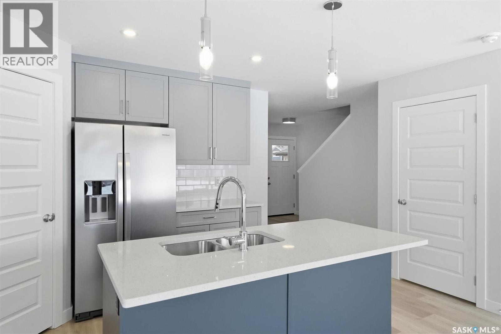 238 Kostiuk Crescent, Saskatoon, Saskatchewan  S7V 1R7 - Photo 4 - SK032671