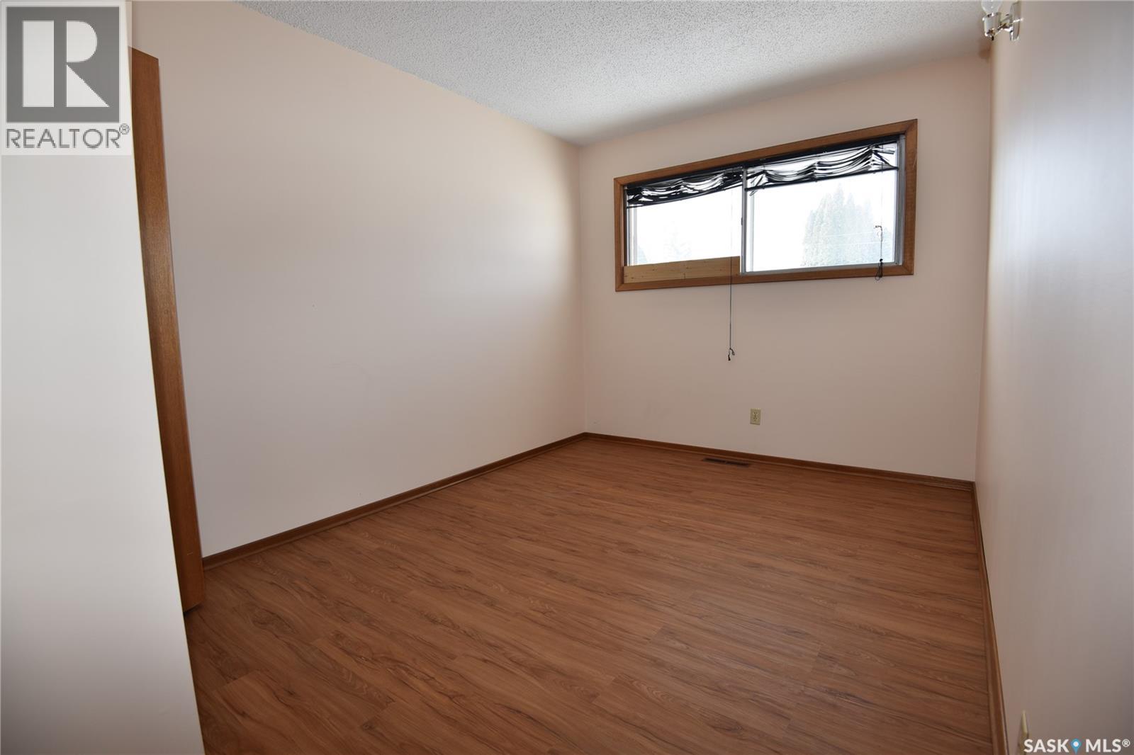 402-404 1st Street W, Nipawin, Saskatchewan  S0E 1E0 - Photo 11 - SK032585