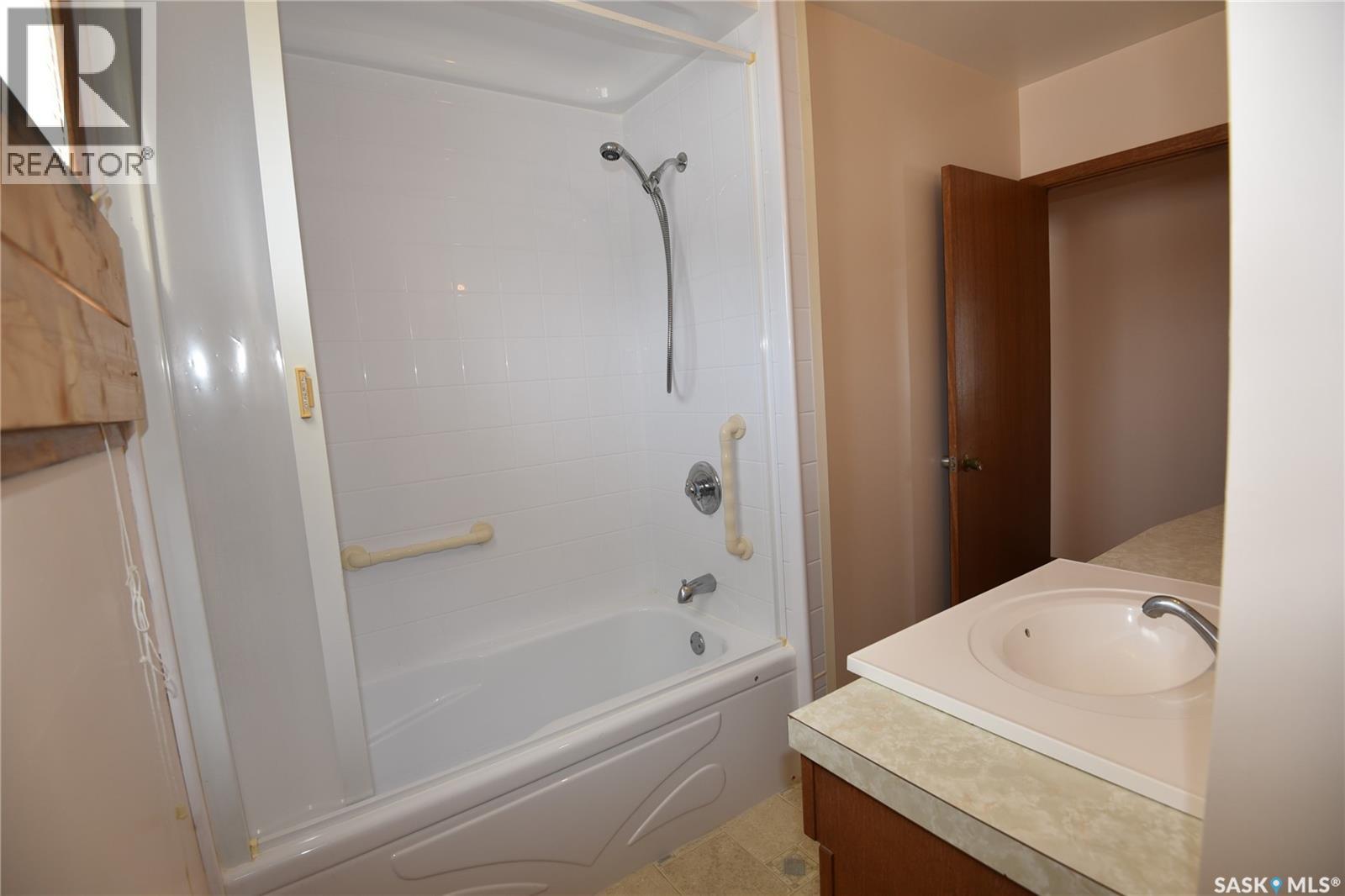 402-404 1st Street W, Nipawin, Saskatchewan  S0E 1E0 - Photo 19 - SK032585