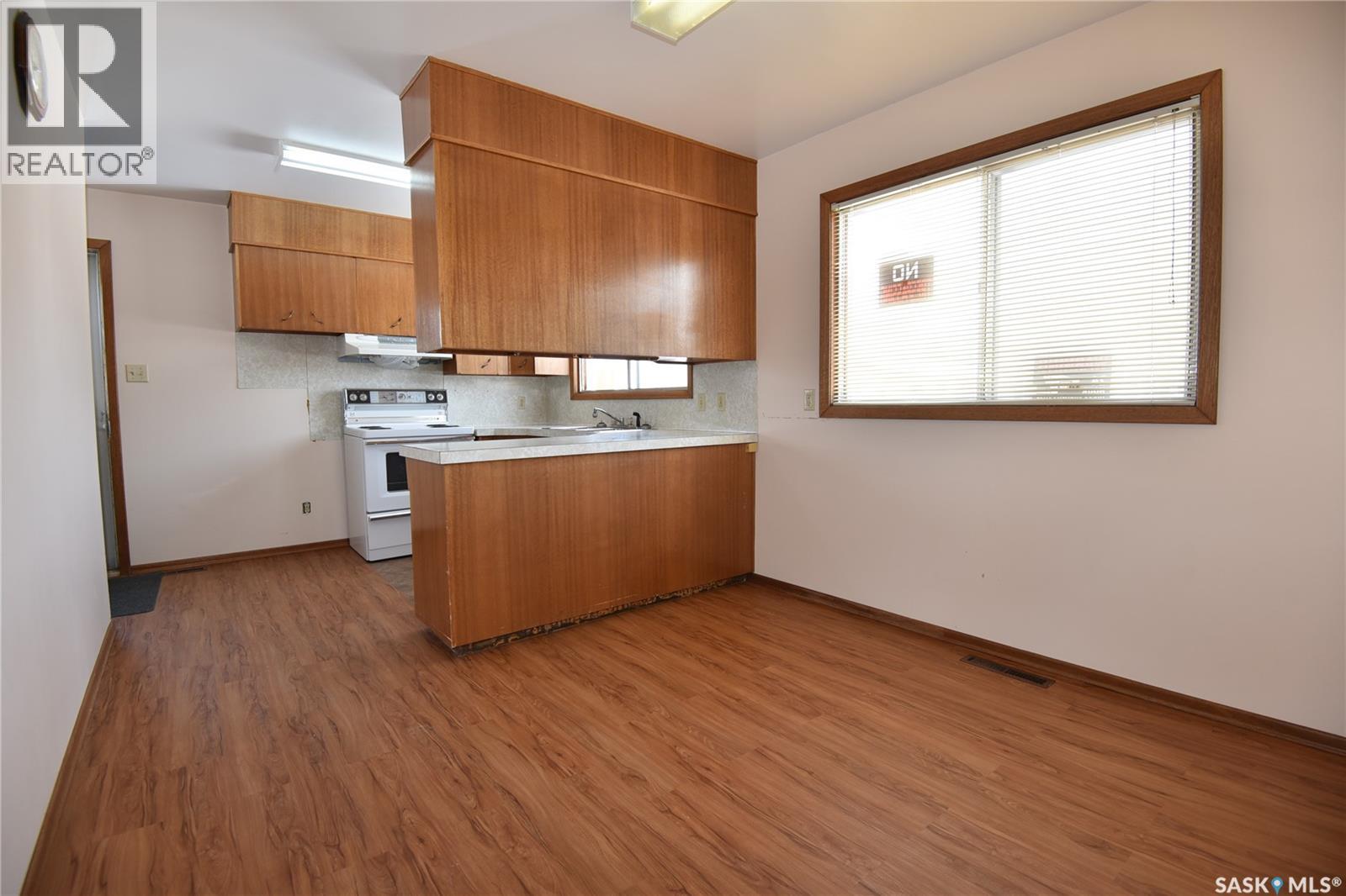 402-404 1st Street W, Nipawin, Saskatchewan  S0E 1E0 - Photo 6 - SK032585