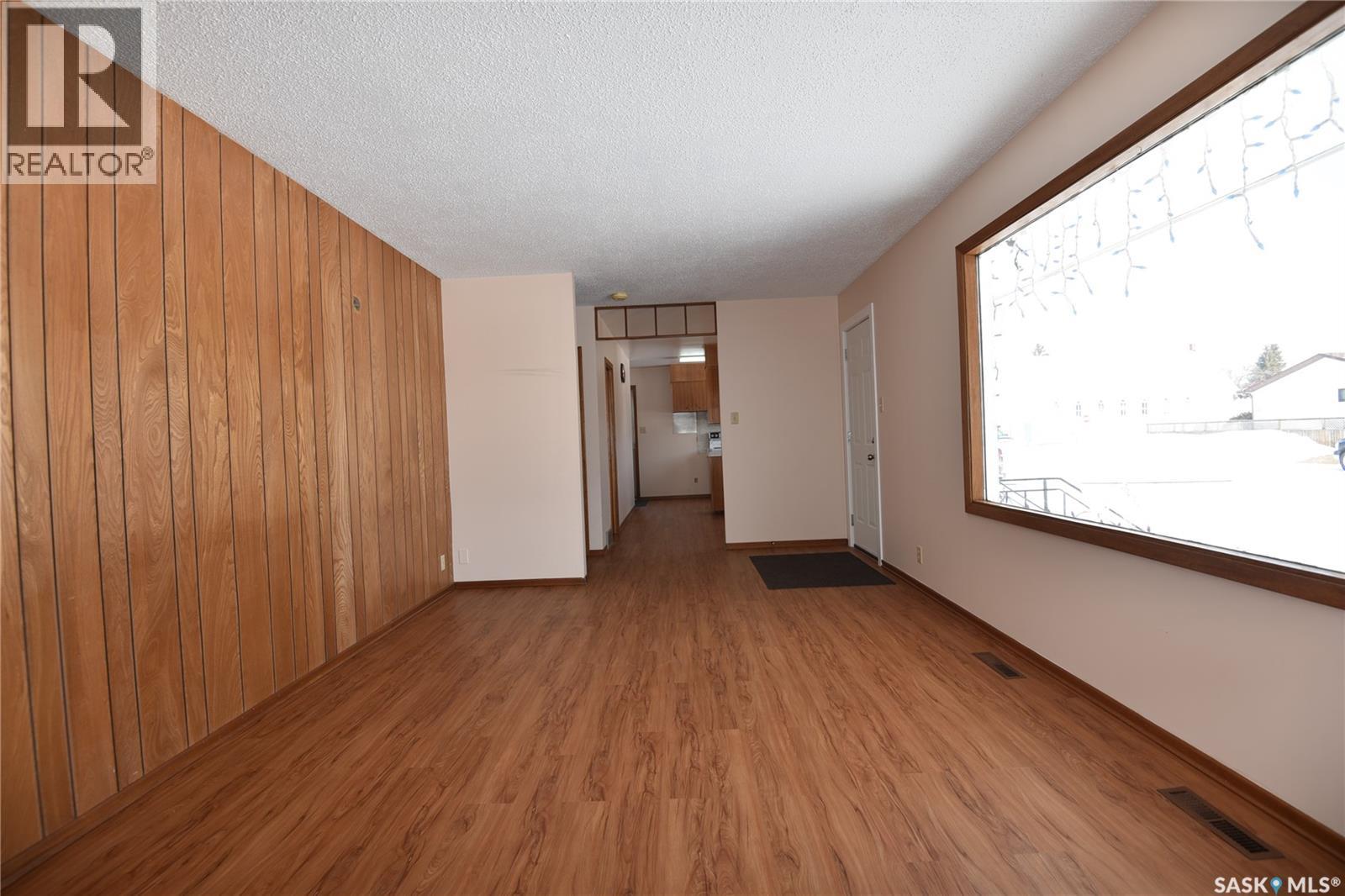 402-404 1st Street W, Nipawin, Saskatchewan  S0E 1E0 - Photo 8 - SK032585