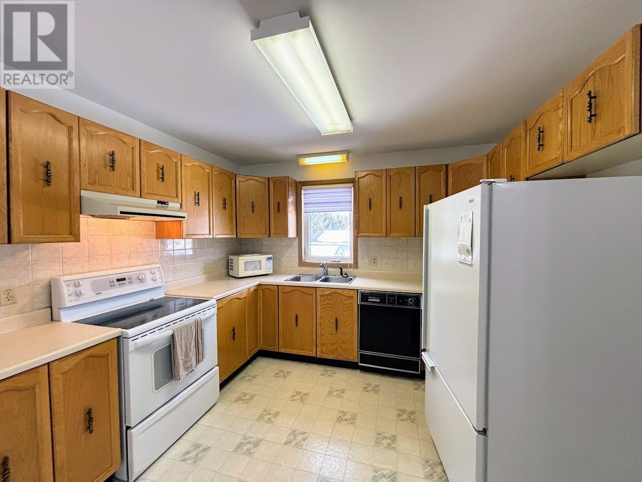 12 Wendego St, Manitouwadge, Ontario  P0T 2C0 - Photo 3 - TB253403