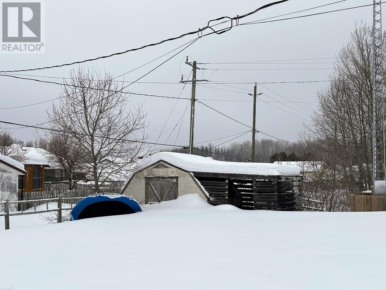 31 Brooks St, Manitouwadge, Ontario  P0T 2C0 - Photo 30 - TB2600370