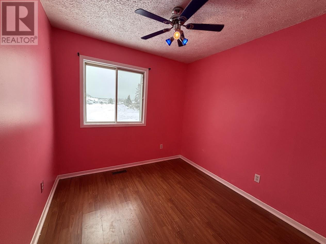 31 Brooks St, Manitouwadge, Ontario  P0T 2C0 - Photo 10 - TB2600370