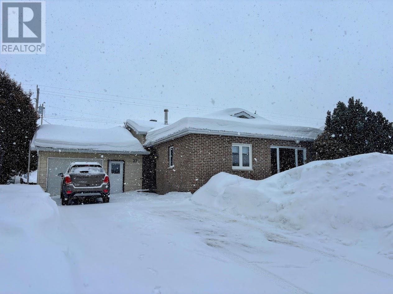 27 Wendego St, Manitouwadge, Ontario  P0T 2C0 - Photo 1 - TB2600479