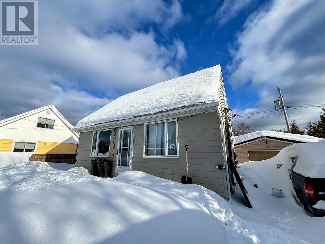 16 Wenonah DR, Manitouwadge, Ontario