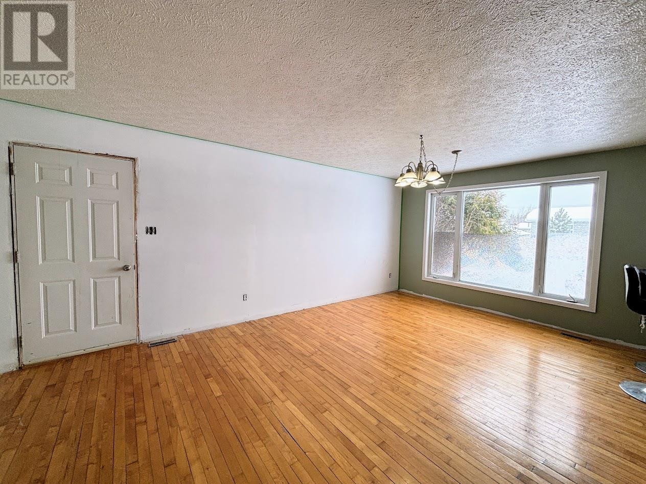 27 Wendego St, Manitouwadge, Ontario  P0T 2C0 - Photo 2 - TB2600479