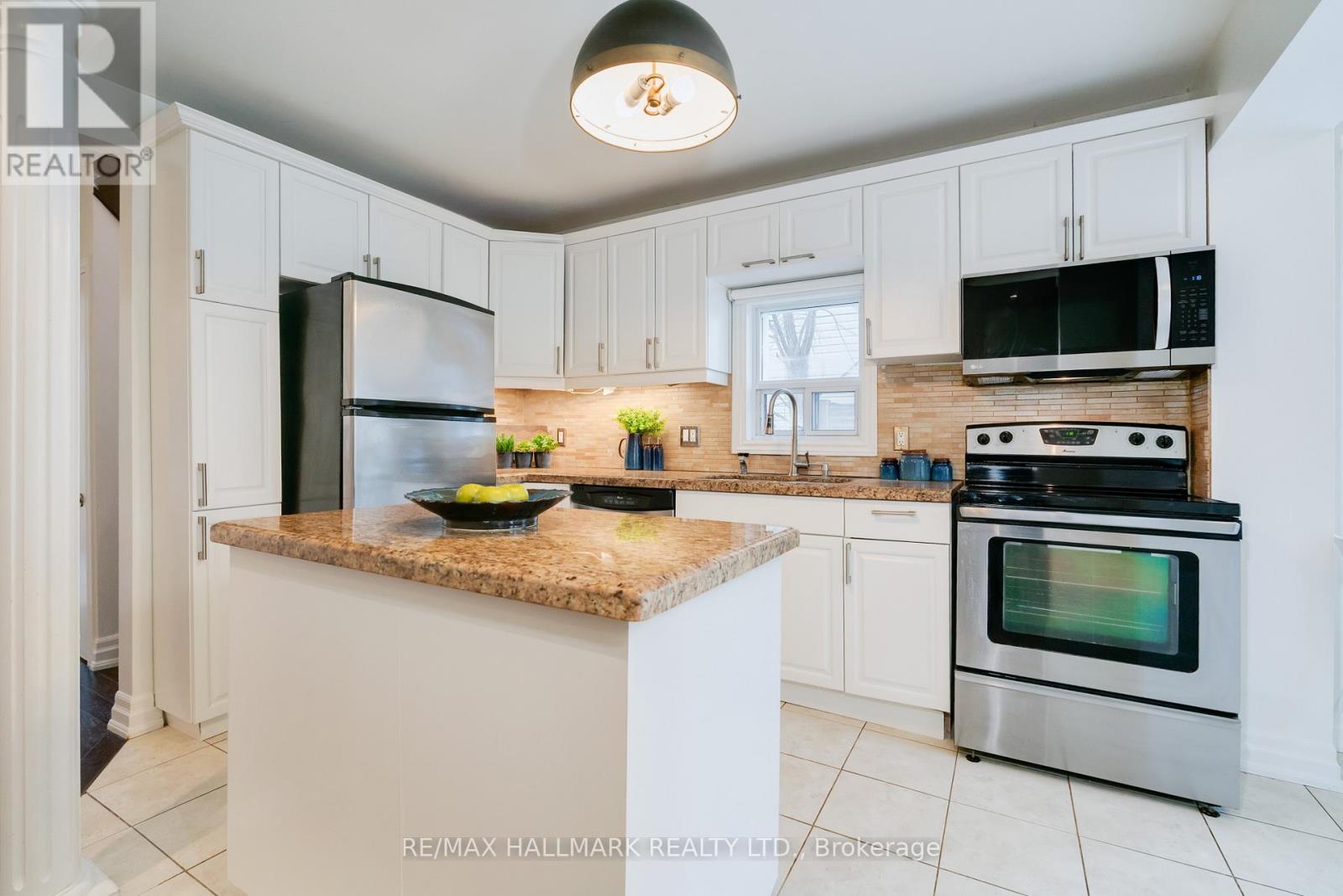 129 Woodfield Road, Toronto, Ontario  M4L 2W5 - Photo 10 - E12991178