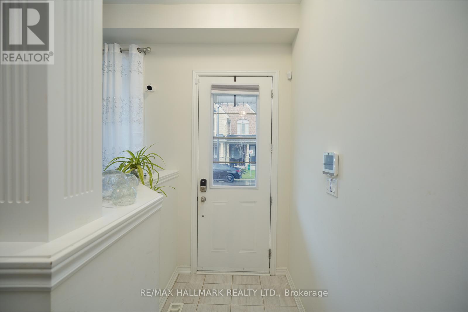 4 Hickling Lane, Ajax, Ontario  L1T 0N6 - Photo 6 - E12991204